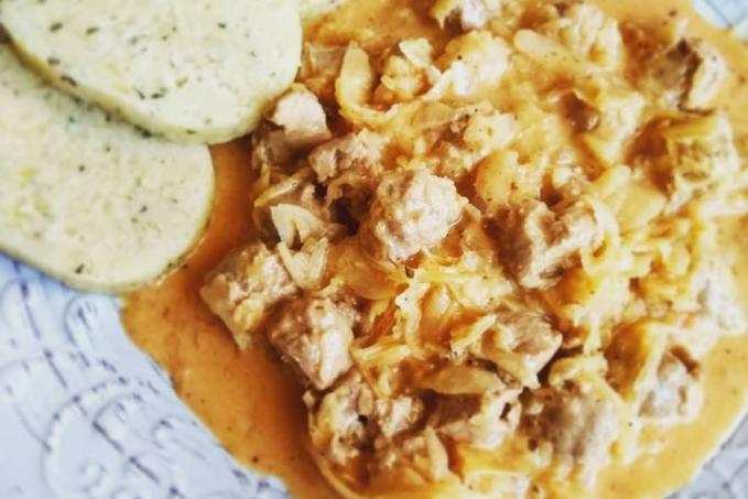 Veggie Segedínsky Guláš s Vegetarian Zemiakovou Knedľou