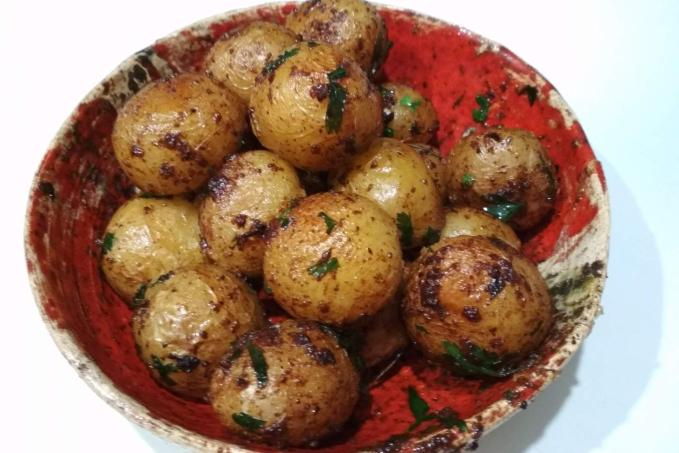 Pečené brambory na rozmarýnu