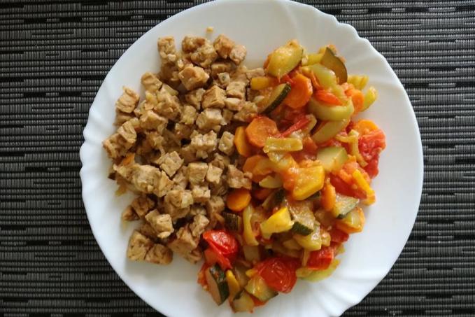 GRILOVANÁ ZELENINA S TEMPEHEM