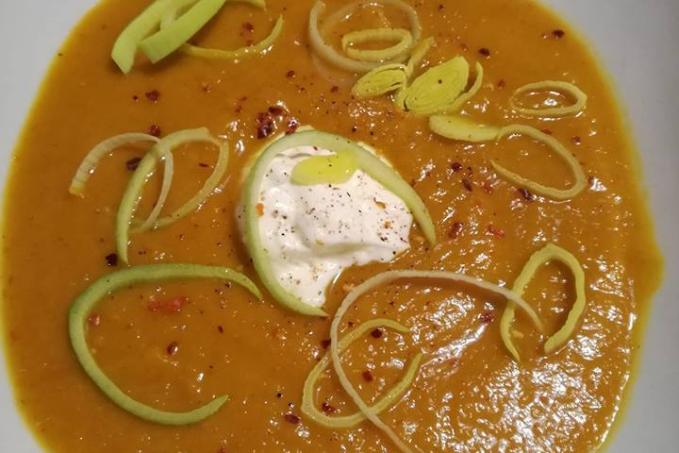 Porková polévka s dýní a kurkumou - LC