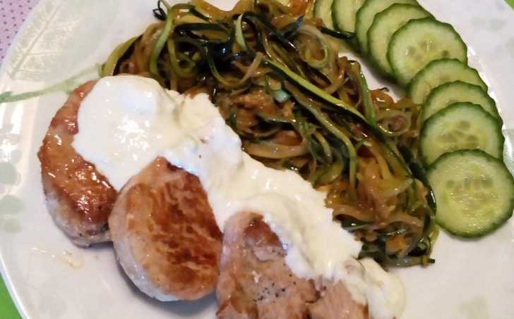 PANENKA S NIVOVOU OMÁČKOU A CUDLEMI - LC