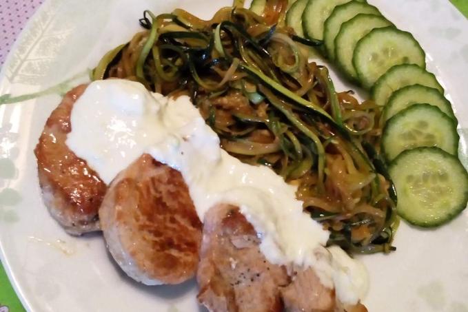 PANENKA S NIVOVOU OMÁČKOU A CUDLEMI - LC