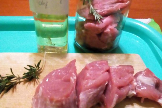 PANENKA S NIVOVOU OMÁČKOU A CUDLEMI - LC