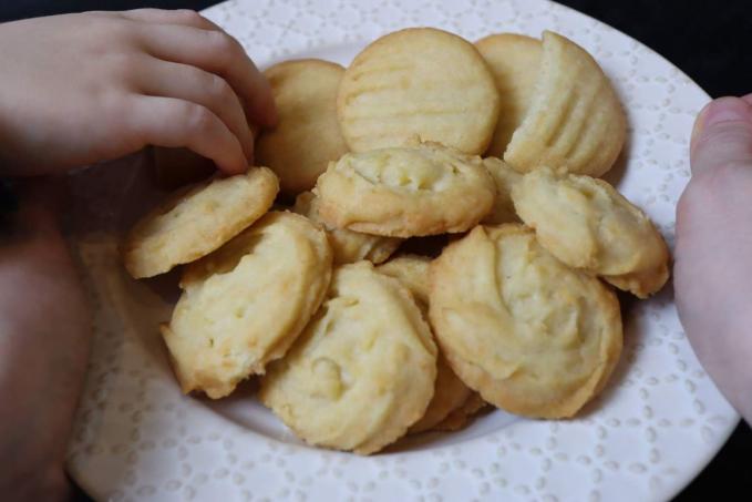 Domácí křupavé máslové sušenky s parmezánem (bez vajec)
