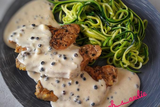 Cudle s vepřovým masem a omáčkou z černého pepře - LC