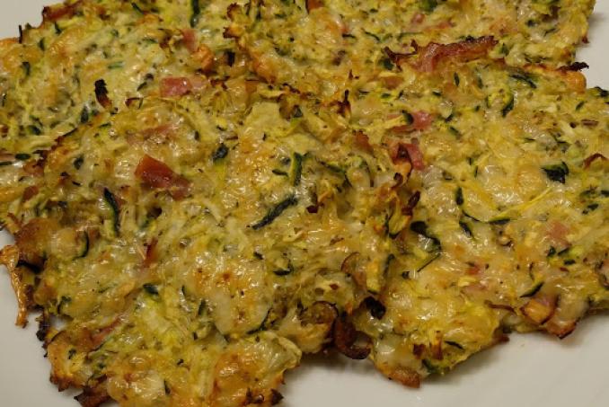 Zeleninové placičky se slaninou a sýrem