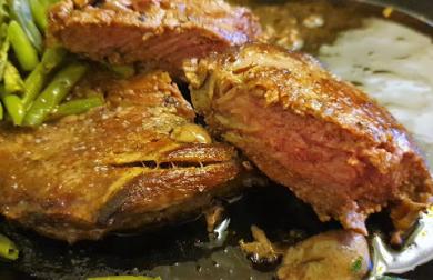 Rib eye steak na litinové pánvi