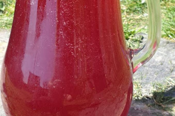 Limonáda z aronie a ostružin