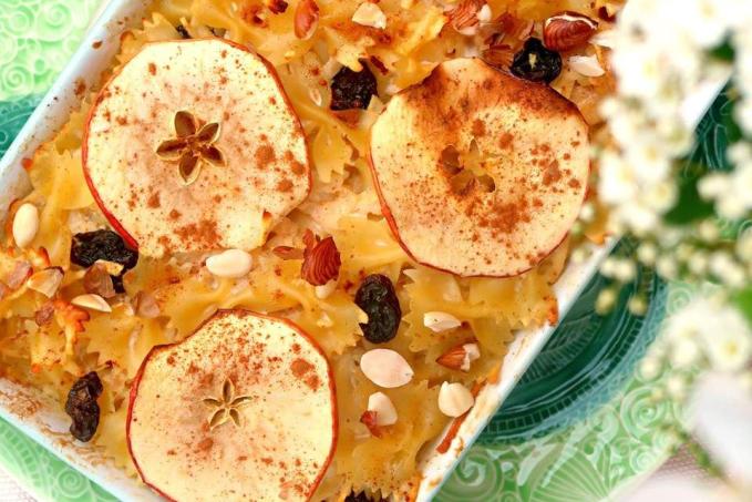 ZAPEČENÉ TĚSTOVINY S TVAROHEM A JABLKY (od 1 roku)