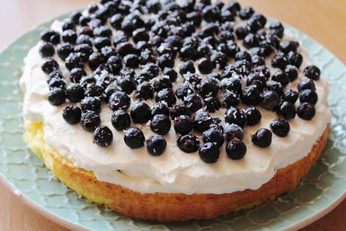 Cukfree tortička s mascarpone - šľahačkovým krémom a kokosovým korpusom