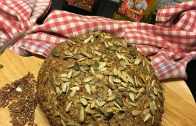 Česnekový chléb s červenou paprikou  - LC