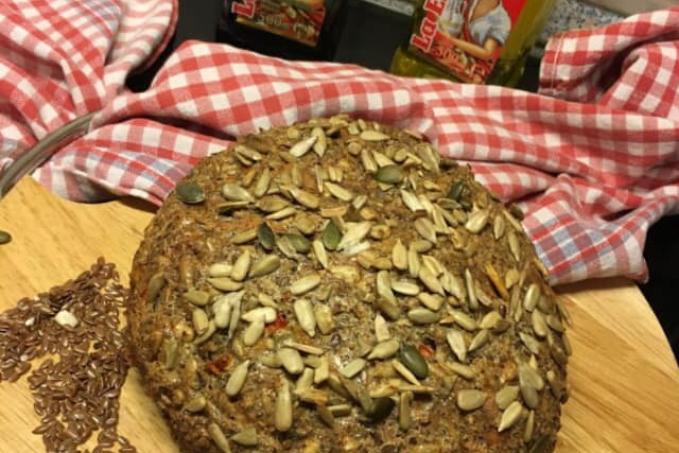 Česnekový chléb s červenou paprikou  - LC