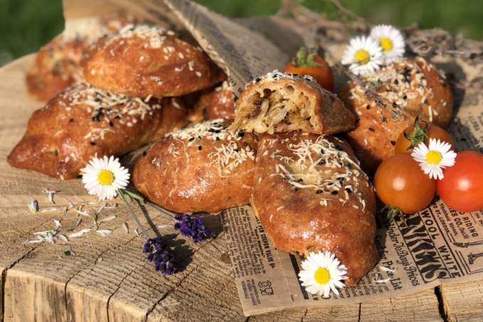 Slané rohlíčky plněné směsí z kyselého zelí Low Carb