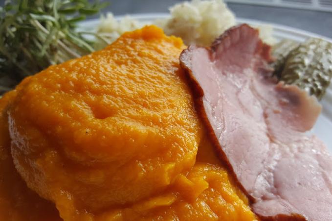 Dýňová kaše s mrkví a muškátovým oříškem