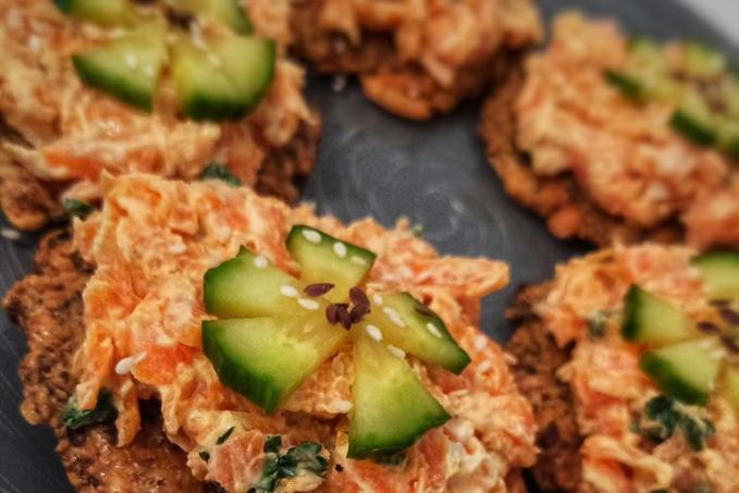 Mrkvová pomazánka na LC krekrech