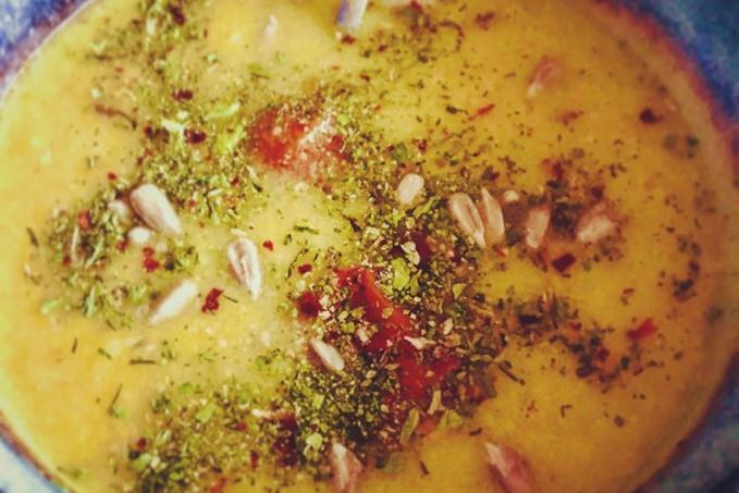 Kukuricová krémová polievka s kari