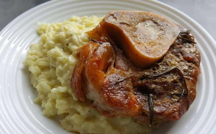 Telecí ossobuco na víně s krémovým risottem