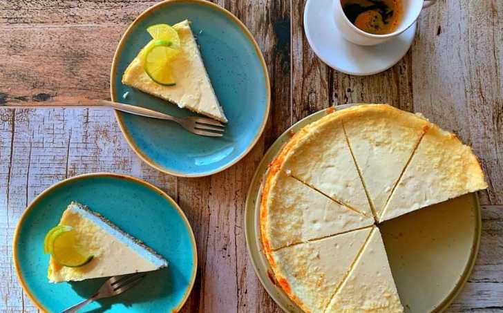 Limetkový cheesecake s kokosem na vločkovém korpusu