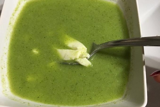 Brokolicová polévka s mozzarelou