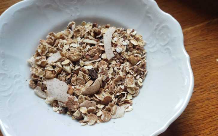 Domácí čokoládové musli s kokosem (pohanka, špalda, oves)