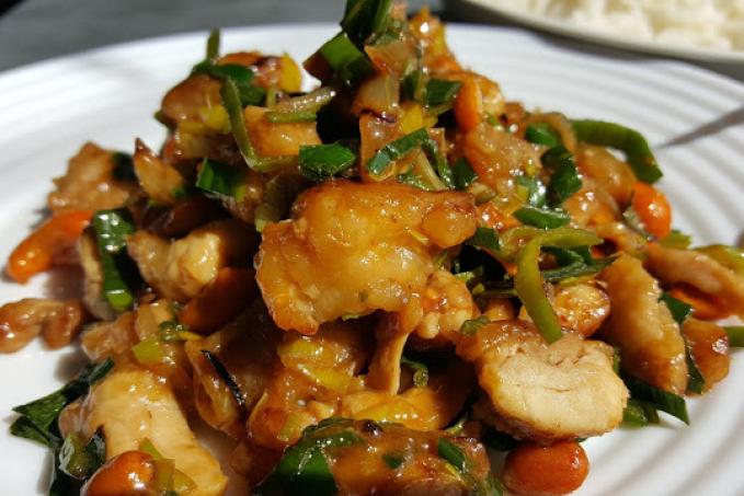 Kuřecí kung pao s chilli ořechy