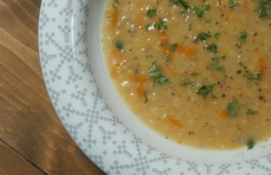 Polévka z červené čočky