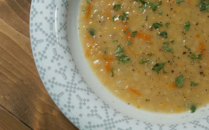 Polévka z červené čočky