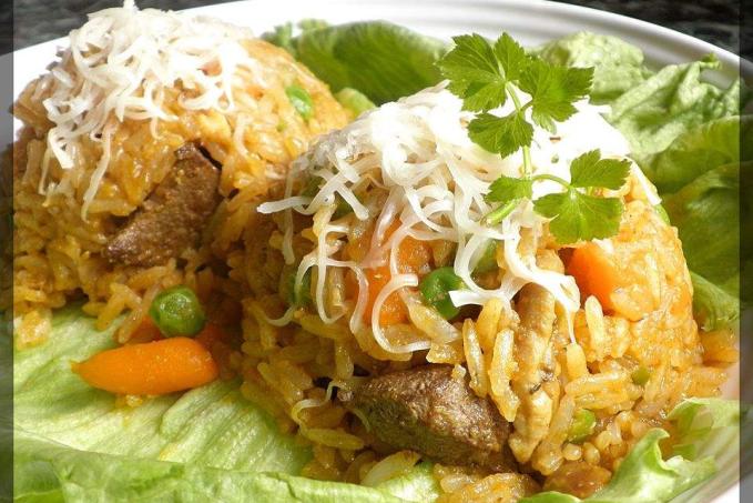 KUŘECÍ RIZOTO SE ZELENINOU A RESTOVANÝMI JATÝRKY