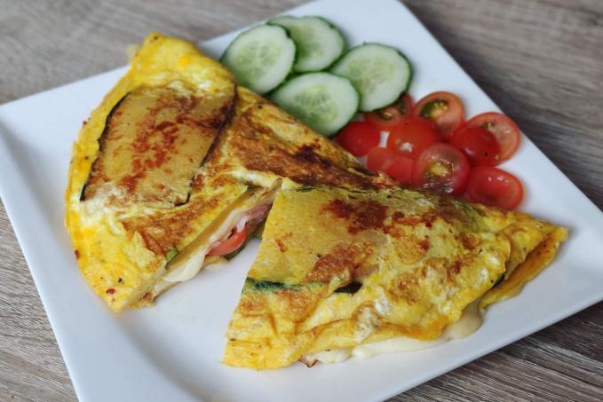 Plněná omeleta s cuketou