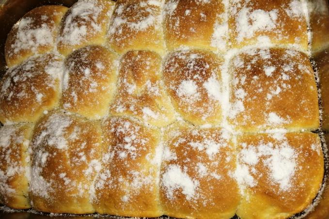 Špaldové kysnuté buchty