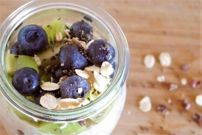 Ovesná kaše s ovocem a spoustou bílkovin