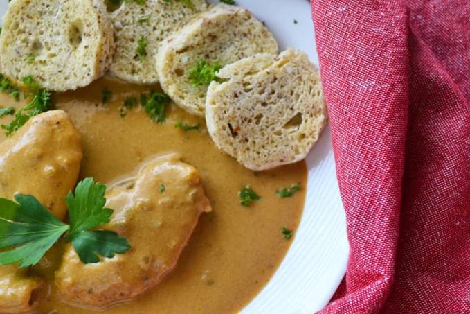 KUŘE NA PAPRICE + MANDLOVÝ KNEDLÍK - LC