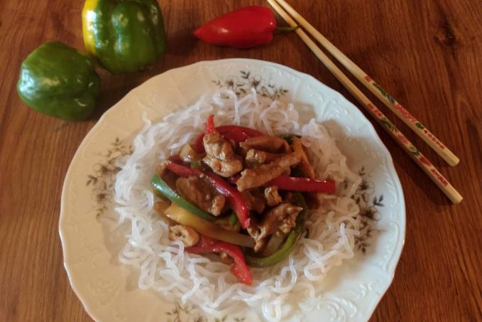 Kuřecí stir-fry (alias čína) s hoi sin omáčkou a chilli - LC
