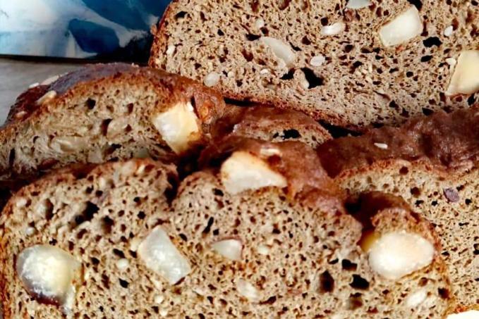 Chleba s pekanovými ořechy - LC