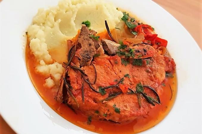 Srbská vepřová kotleta s květákovým pyré