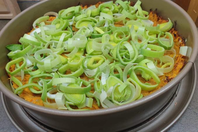 Batátový quiche s pórkem a špenátem