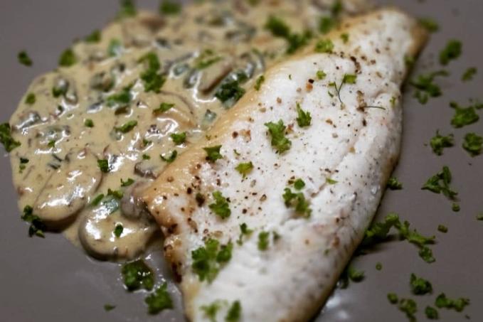 CANDÁT NA SMETANOVÉ OMÁČCE s ŽAMPIONY