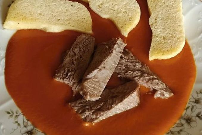 Rajská omáčka s hovězím masem a LC knedlíkem