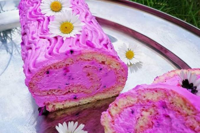 Kešu roláda s dračím ovocem