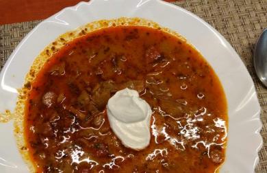 Hlívová polévka s klobásou a syrečkem lc