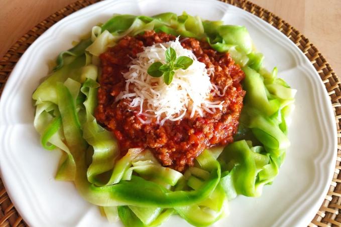 Boloňské ragú s cuketovými nudlemi - LC