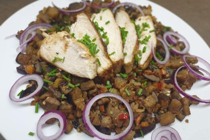 Kuřecí prsíčko s lilkovou ,,čočkou"