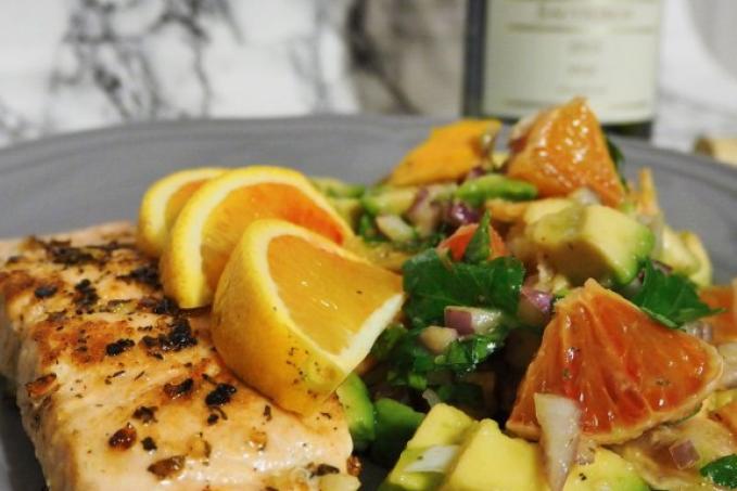 LOSOS S POMERANČOVO-AVOKÁDOVÝM SALÁTEM