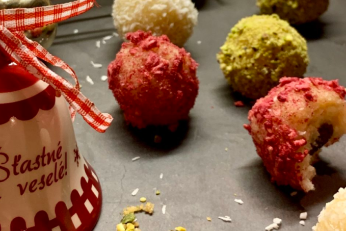 Pistáciové Raffaello kuličky s kokosem a malinami