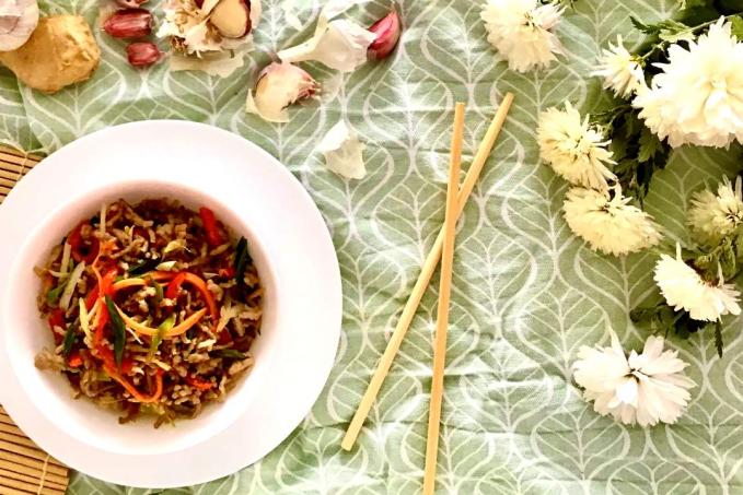 Mleté vepřové maso restované se zázvorem a česnekem