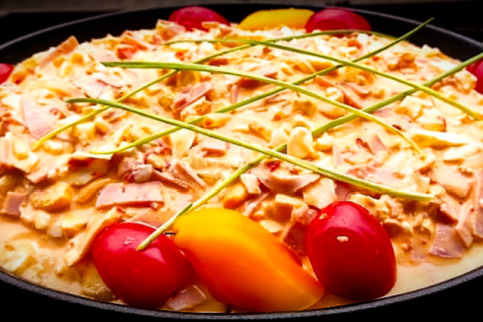 Hermelínový salát s ajvarem