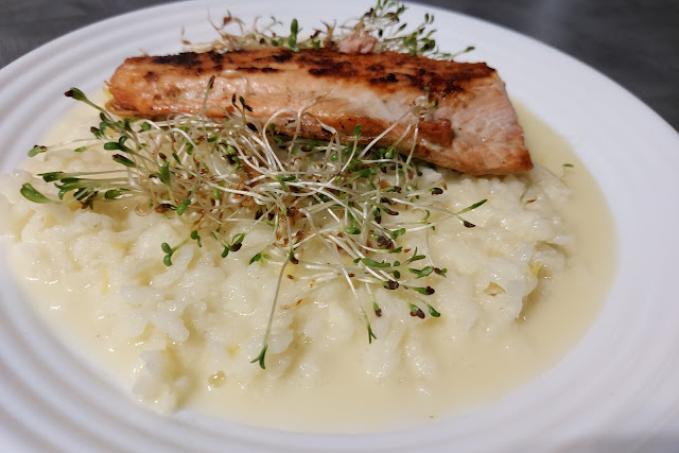 Losos s krémovým citronovým rizotem