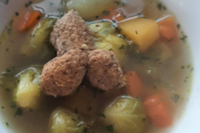 Kuřecí vývar s nočky z lahůdkového droždí