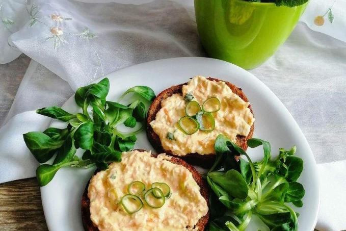 VAJÍČKOVO - MRKVOVÁ POMAZÁNKA