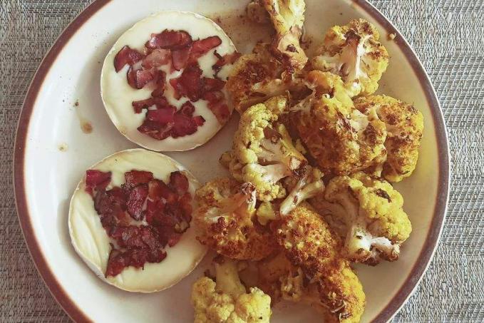 Hermelín se šunkou a s pečeným květákem